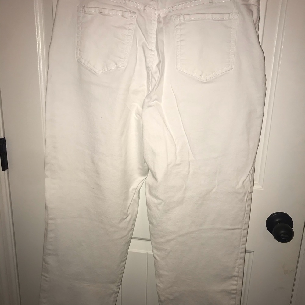 White Gloria Vanderbilt Jeans.  Size 16